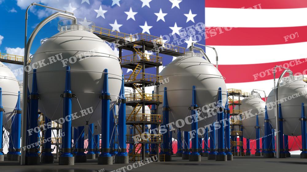 Фотография изображает несколько крупных газовых хранилищ на фоне флага США. Этот снимок символизирует важность энергетической инфраструктуры и роль газовой промышленности в экономике Соединенных Штатов.